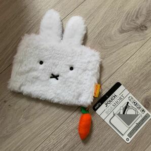 新品miffy●ミッフィータオルのふりしてコソっとポーチ　どっとポーチ　ボアショート　ホワイト　にんじん　キャロット