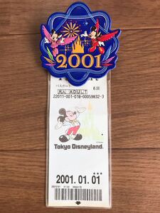 レア★ディズニー パスポートケース 2001年 ミッキー 21世紀初日使用済みパスポート付き コレクションに