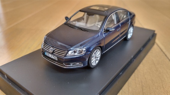 即決　フォルクスワーゲン　VW　特注　純正　PASSAT　パサート　ネイビー　1/43　絶版　レア