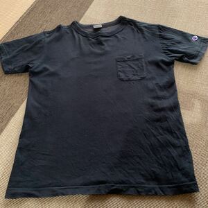 ☆champion 半袖Tシャツ 袖口マーク　ポケットTシャツ 黒色　メンズS 綿シャツ　チャンピオン