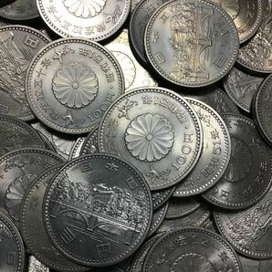 大人買い！昭和天皇御在位50年記念100円白銅貨  概ね美品！ 100枚！の画像10