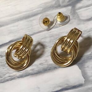 新品☆立体3Dメタルリングデザインピアス☆
