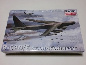 ミニクラフト 1/144 B-52D/F ストラトフォートレス 爆撃機 ベトナム戦争 北爆 グアム /タイ基地 Stratofortress Vietnam Minicraft 14734　