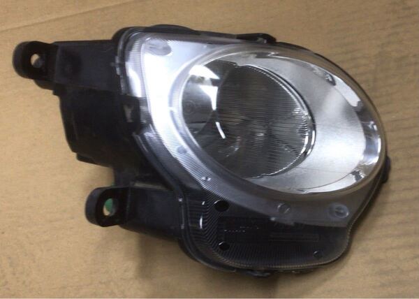 フィアット500 右ヘッドライトロービームレンズ
