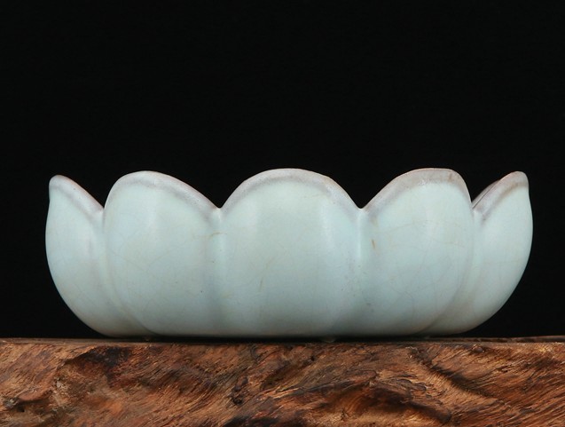 多寶屋】ZD186□宋時代汝窯天藍釉蓮花筆洗宣和元宝款極品□高さ4.7cm