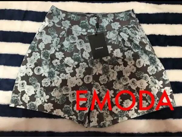 【新品】EMODA 花柄 ショートパンツ Sサイズ