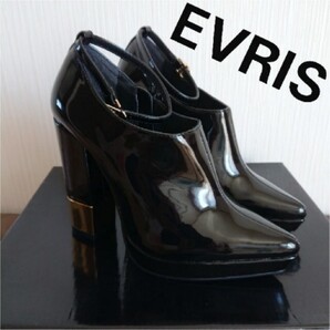 《新品・未使用》EVRIS エナメルストラップブーティ