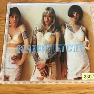 幸せの鐘が鳴り響き僕はただ悲しいふりをする BLANKEY JET CITY　歌詞カードとディスクのみです 　【レンタル落ち】　(T7）