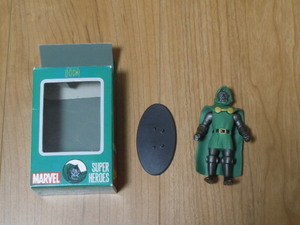 marvel super heroes doomフィギュア　台座傷みあり　中古品