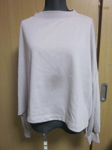 新品☆プチプラのあや　くすみピンクハイネックゆるカットソー☆長袖Tシャツ☆サイズS　Mサイズの方にも