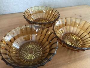 昭和レトロ　プレスガラス　アンバー　深皿　サラダ皿　デザート皿　３皿セット
