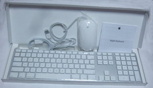 AppleKeyboard aluminium numeric keypad equipped.