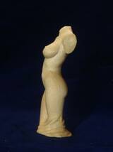 出品者作 『 泉 』 オリジナル 木彫刻 アート トルソ 裸婦 芸術 アート 女性 ハンドメイド 松 手彫り 彫刻_画像5