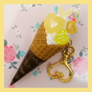 ハンドメイド ソフトクリーム キーホルダー スイーツデコ ゆめかわ アイス ミニチュア バッグチャーム ストラップ 送料無料