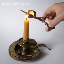 【炎に照らされる聖ダンステンの御守り】イギリス アンティーク キャンドルスタンド 火消し セット◆Antique Candle Holder & Snuffer◆_画像4