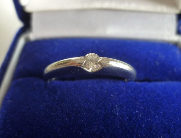 Pt900台 一粒ダイヤ0.103Ct リング指輪 11号 4.1g
