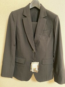 ビジネスオフィス　洗えるブラックストライプパンツスーツ　9号 【TT369】