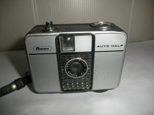 ジヤンク品＠＠　RICOH AUTO HALP E 　古い　1966年フィルムカメラ コンパクトカメラ 部品取りに　アンティーク　コレクション　マニア用