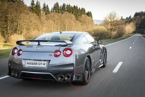 17- R35 GTR OE-STYLE リアバンパーディフューザーベント FRP