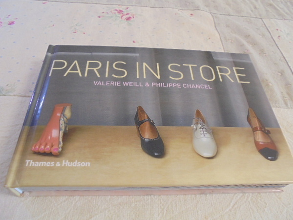 Paris in Store　写真集　パリのお店100　ショップ、ショーウィンドウ　ユニーク　奇妙　平凡