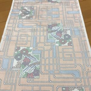 ★着物ハギレ 白大島紬幾何学花 淡橙★ 118 アンティーク はぎれ 古布