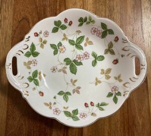 英国王室御用達　WEDGWOOD WILDSTRAWBERRY Windsor tray S 送料無料