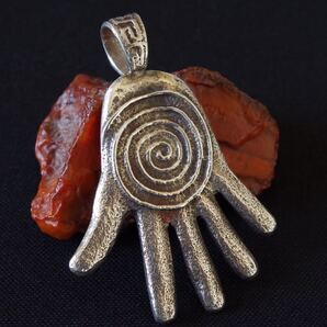 サントドミンゴ / ケワ族 Gilbert Dino ギルバートディノ #2 トゥファキャスト シルバー ハンドペンダント インディアンジュエリー