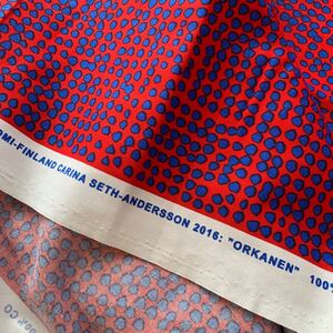 新品★marimekko はぎれ 生地 ORKANEN レッド ブルー 赤 青 オルカネン マリメッコ ドット 布 水玉