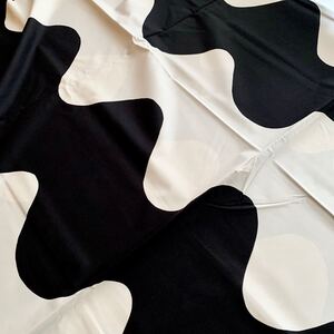 レア★新品 marimekko はぎれ プロダクト生地 lokki 白黒 ロッキ 服飾生地 洋裁 白黒 モノトーン マリメッコ