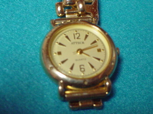 ATTECK　女性用腕時計　ゴールド