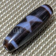 御幸天珠 AR02831 閃電五眼天珠 36x11mm 馬蹄痕 線状の朱砂 朱砂天珠 朱砂 紅朱砂 赤朱砂 稲妻模様 五眼天珠 5眼天珠_画像3