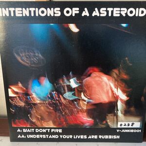 500枚。intentions of a asteroid、wait don't fire、7インチ、エモコア、インディロック