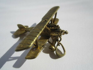 複葉機　ペンダントトップ　真鍮 ブラス　飛行機　Bi plane　Brass　レトロ　ヴィンテージ　アクセサリー　プロペラ機　タイガーモス　精巧