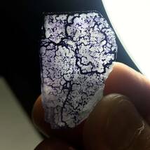 【珍品】貴州省産の溶解した様な蛍石・19g（中国産鉱物標本）_画像4