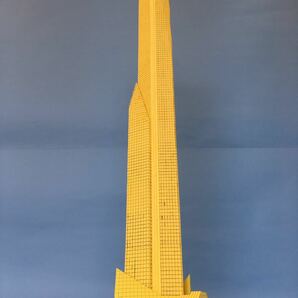グラス・タワー(映画「タワーリング・インフェルノ」)のペーパーモデル試作品（1/1000、無塗装、ガラス面は黄色。）