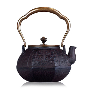 Art hand Auction Восьмиугольный рисунок животного, чайник своими руками, заварочный чайник, чайник, посуда для чайной церемонии, сделано ремесленниками, железный горшок, железосодержащая добавка, железный чайник, Якикан GY58, Японская посуда, Чайная посуда, заварочный чайник