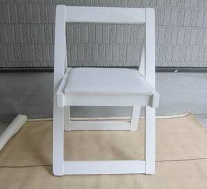 【未使用？】白い ！ 折りたたみ椅子(ナチュラル) イス/チェア / 天然木/クッション/1人用/背もたれ付き/完成品