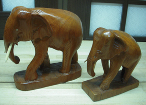親子象の置物(木製保管品)