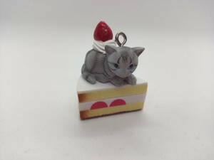 264．猫　ネコ　ねこ　フィギュア　人形　置物　送料込み　送料無料　ケーキ　ジャンク　いちご　人形　苺