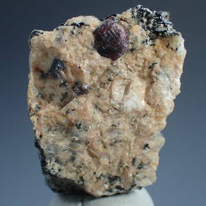 インド共和国 カルナータカ州 マイソール産 母岩付きルビー 原石 64.1g 天然石 鉱物標本 ルビー コランダム