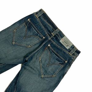 u349◎Levi's リーバイスエンジニアード◎立体裁断デニム◎31◎ウエスト78.5cm◎スリムシルエット◎濃紺◎ジーパン◎ジーンズ