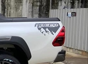 2020 ROCCO仕様 ベッドサイドデカール ライトトーン タイトヨタ純正部品 国内在庫 ステッカー シルバー 新型ハイラックス HILUX GUN125