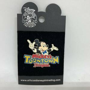 !! 108 DLR Disneyland America pin badge toe n Town Logo Mickey Land Series Mickey's ToonTown Mickey pin 2002 year 