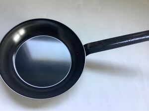 鉄製 黒厚底フライパン 26センチ IH対応 業務用 未使用 新品