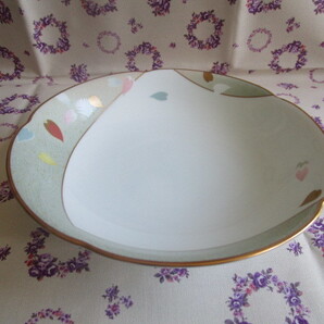 A NORITAKE「乃りたけ★金彩 いろいろな色の花びら模様の盛鉢」~箱なし