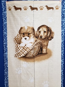 タペストリ 壁掛け 可愛いドッグ ダックスフンド 子犬 ベージュにブラウン 84cm×150cm 新品