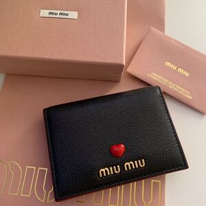 miumiu マドラスレザー カードケース