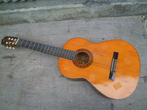 M7693 Yamaha Acoustic Guitar G-130a 1960-х годов Существует уплотнение с уплотнением 37 см в задней части 11 см высотой 103 см. Ю-пак 80 (0304)