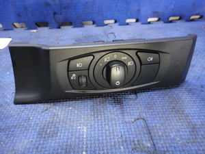 BMW E60 E61 525i NA25 NG25 NL25 等 ライトスイッチ　品番 6925297　 [7588]