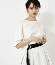 新品タグ付☆AZUL by moussy☆ウエストベルトビッグTシャツ オフホワイト Mサイズ トップス 半袖 白 ゆったり ドロップショルダー_画像1